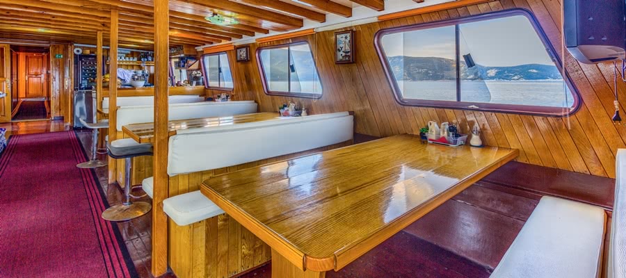 Salon der kroatischen Motoryacht Linda